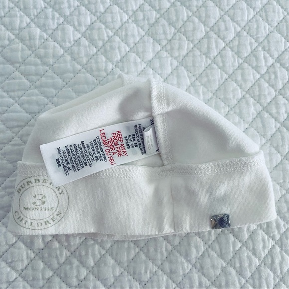 SOLD Burberry Baby Hat Size 3M - Picture 3 of 6